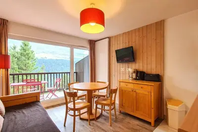 Image de 150m du centre station, 1er étage, terrasse, balcon, parking, télévision, casier à ski, 32m², Flaine