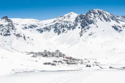 Image de 20m du centre station, 6ème étage, vue montagne/lac, balcon, télévision, casier à ski, 64m², Tignes