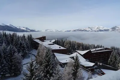 Image de 100m du centre station, 11er étage, vue pistes de ski, balcon, télévision, 25m², Les Arcs
