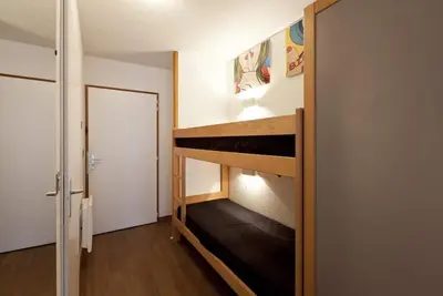 Image de 50m du centre station, 3ème étage, balcon, parking, télévision, casier à ski, 25m², Brides Les Bains
