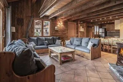 Image de 2ème étage, remise en forme, sauna, balcon, cheminée ou poêle à bois, parking, télévision