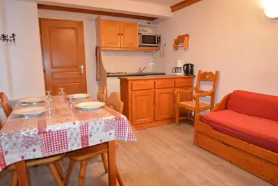 Image de 100m des commerces, 5ème étage, vue montagne, balcon, télévision, casier à ski, 44m², Les Menuires