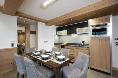 Image de Wifi, centre station, remise en forme, piscine, balcon, parking, télévision, casier à ski, 60m²