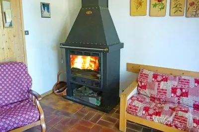 Image de Chalet, terrasse, balcon, cheminée ou poêle à bois, parking, télévision, casier à ski, 125m²