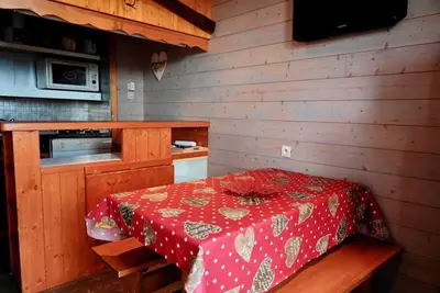 Image de Wifi, 50m du centre station, Rez-de-chaussée, balcon, télévision, casier à ski, 40m²