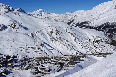 Image de 20m du centre station, 6ème étage, balcon, télévision, casier à ski, 24m², Tignes