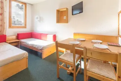 Image de 50m du centre station, 2ème étage, balcon, télévision, casier à ski, 27m², Montchavin La Plagne