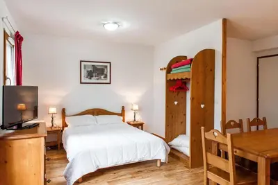 Image de Wifi, remise en forme, piscine, terrasse, balcon, parking, télévision, casier à ski, 35m²