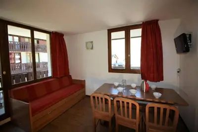 Image de 20m du centre station, 2ème étage, balcon, télévision, casier à ski, 35m², Tignes
