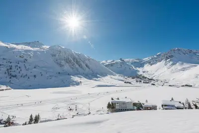 Image de 20m du centre station, 5ème étage, vue lac, balcon, télévision, casier à ski, 64m², Tignes