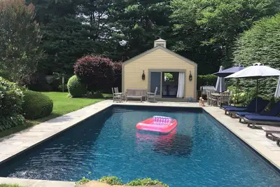 Image de Prime East Hampton Village, piscine, marche partout