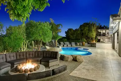 Image de Dream Oasis Pool 6bed 5bath, piscine, spa, salle de jeux, cinéma, putting green