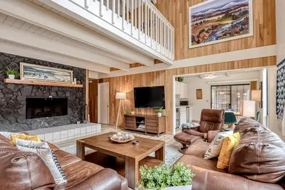Image de Nouvelle Liste! Dog-friendly Home w / Sauna Privé, vue sur le Parcours de Golf et Piscine Partagée!