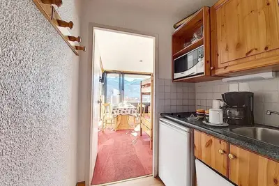 Image de À 100m des pistes de ski, 7ème étage, balcon, télévision, casier à ski, 24m², Les Menuires