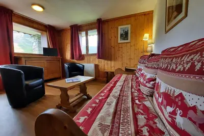 Image de 150m des commerces, étage -1, balcon, télévision, casier à ski, 58m², Les Menuires