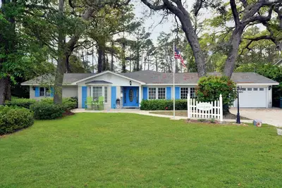 Image de Ginger's Guesthouse<br>908 Beachview Drive<br><br>Fantastique 4 chambres 3 1/2 salles de bains avec piscine et spa