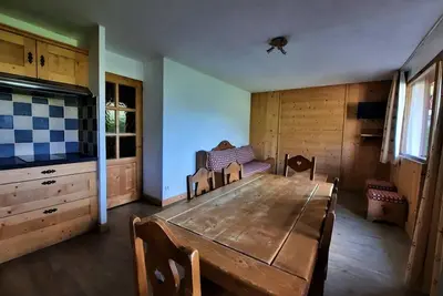 Image de 150m des commerces, étage -1, balcon, télévision, casier à ski, 47m², Les Menuires