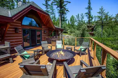 Image de Spectaculaire demeure du Whitefish Mountain Resort avec accès direct aux pistes et accès direct par la porte arrière!