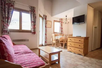Image de 2ème étage, vue montagne, balcon, parking, télévision, casier à ski, 64m², Val Cenis