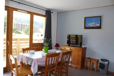 Image de À 200m des pistes de ski, 2ème étage, balcon, télévision, casier à ski, 44m², Superdévoluy