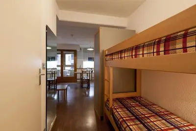 Image de 50m du centre station, 1er étage, balcon, parking, télévision, casier à ski, 26m², Brides Les Bains