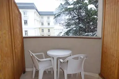 Image de 50m du centre station, 3ème étage, balcon, parking, télévision, casier à ski, 25m², Brides Les Bains