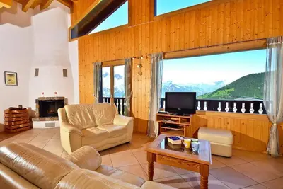 Chalet, 150m du centre station, sauna, terrasse, balcon, cheminée ou poêle à bois, parking