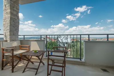 Image de Appartement de deux chambres avec la terrasse et la vue sur le mer Murter (A-16655-c)
