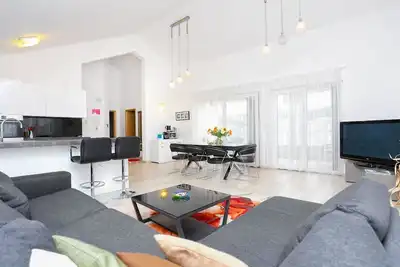 Image de Appartement de deux chambres avec la terrasse et la vue sur le mer Trogir (A-16211-a)