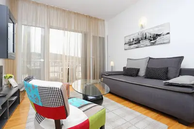 Image de Appartement de deux chambres avec la terrasse et la vue sur le mer Trogir (A-16210-b)