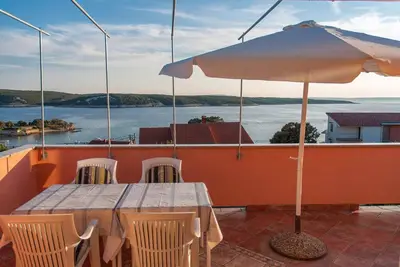 Image de Appartement d'une chambre avec la terrasse et la vue sur le mer Supetarska Draga - Gonar, Rab (A-16738-b)