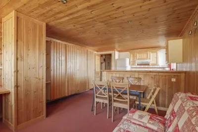 Image de 50m du centre station, 3ème étage, vue sapins, télévision, casier à ski, 32m², Les Arcs