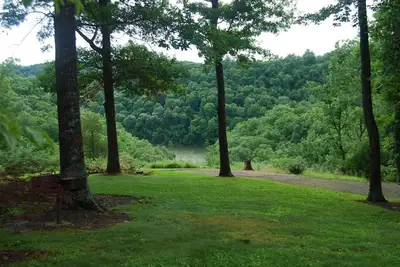 Image de Americana Jacuzzi Lake View Cottage # 2 Ă Lake Cumberland Marina / Alligator 2