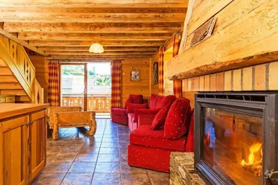 Image de Chalet, balcon, cheminée ou poêle à bois, parking, télévision, casier à ski, 260m², Les Menuires