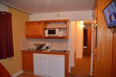 Image de 60m du centre station, 5ème étage, balcon, télévision, casier à ski, 36m², Les Menuires