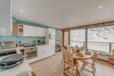 Image de 100m des commerces, 2ème étage, vue lac, balcon, télévision, casier à ski, 60m², Tignes