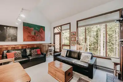Image de Snowater Condo n ° 57 - Condo 2 étages - pour 6 personnes - à proximité des commodités de la Communauté!