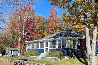 Image de Magnifique chalet au bord du lac sur le lac Mountainview Ă Sunapee, Nh