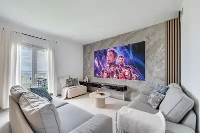 Image de Face à la mer / Calme / Terrasse Vue sur la mer Penthouse récemment décoré.
