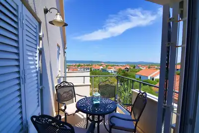 Image de Appartement de deux chambres avec la terrasse et la vue sur le mer Murter (A-16655-d)