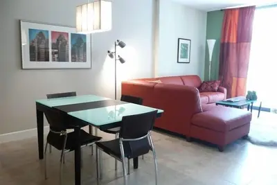 Image de Élégant condo spacieux de Miami 1 Br / 1. 5 Ba, piscine! [Min. Location basse saison 6 mois]