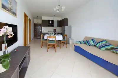 Image de Appartement de deux chambres avec la terrasse et la vue sur le mer Sukosan, Zadar (A-16646-a)
