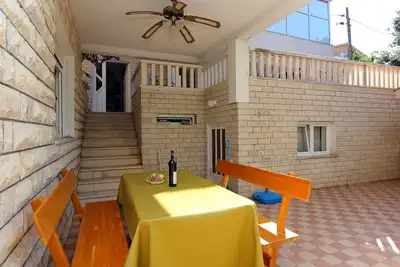 Appartement d'une chambre avec la terrasse Seget Vranjica, Trogir (A-12760-a)