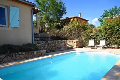 Image de Villa spacieuse Ă Joyeuse avec piscine