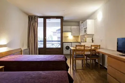 Image de 3ème étage, balcon, parking, télévision, casier à ski, 28m², Brides Les Bains