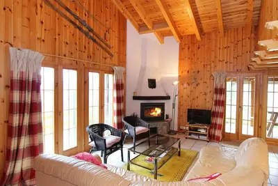 Image de Chalet, sauna, terrasse, cheminée ou poêle à bois, parking, télévision, 120m², La Tzoumaz