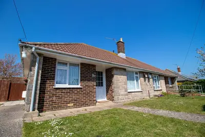 Image de Beau Bungalow 2 Chambres à Proximité de la Plage, du Village et des Commerces. Bons prix aussi.
