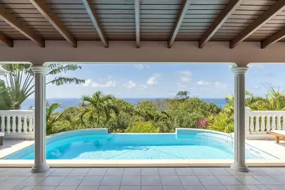 Villa Sunrock située à Colombier - Solarium, piscine, jacuzzi 5 personnes, Wifi gratuit, climatisation