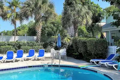 Image de Nouvelle liste! Belle maison de ville en attente de votre évasion tropicale