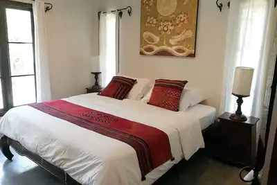 Image de Cottage 1 chambre avec garde-manger, salon et grand balcon